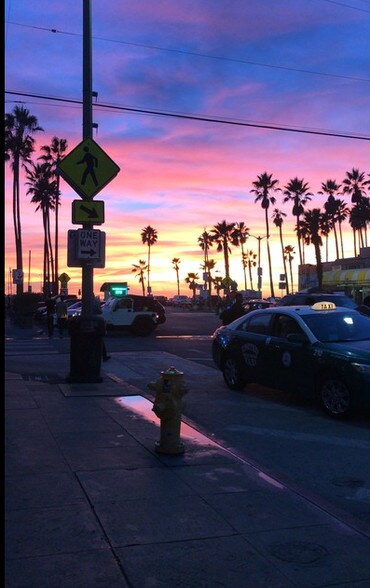 More Photos Of 22 Washington Blvd, Venice Restaurant For Lease