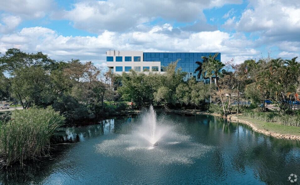 More Photos Of 20803 Biscayne Blvd, Aventura Office For Lease