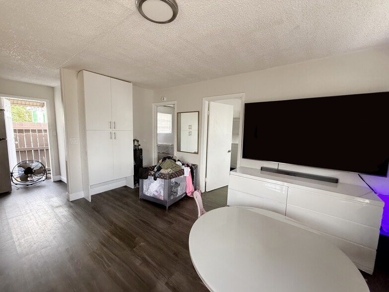 More Photos Of 2331 Hayes St, Hollywood Apartments For Sale