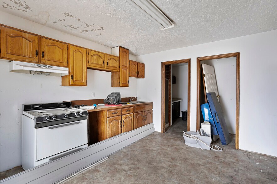 More Photos Of 265 N Washington Blvd, Ogden Auto Repair For Sale