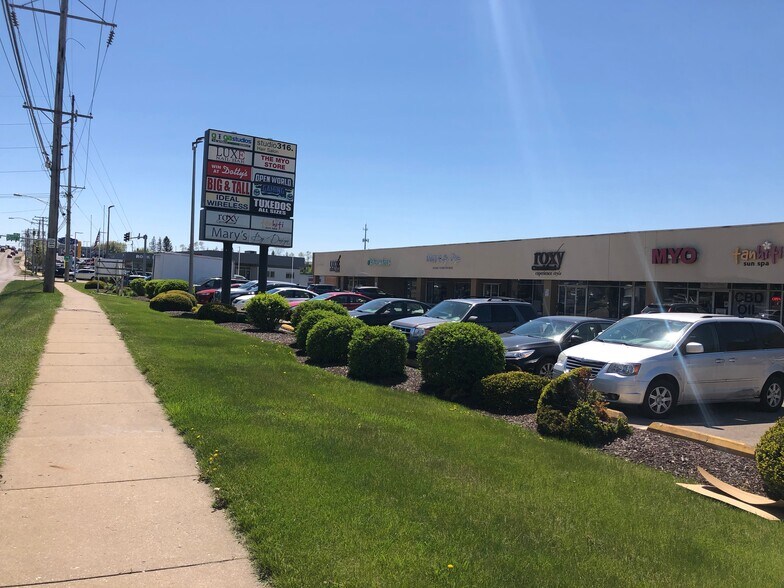 More Photos Of 300-320 N Alpine Rd, Rockford General Retail For Sale