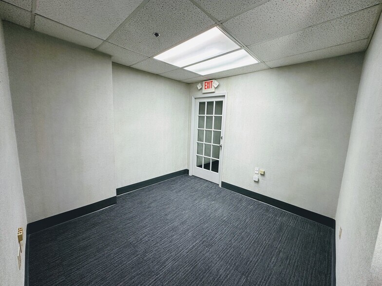 More Photos Of 1110 Brickell Ave, Miami Office For Sale