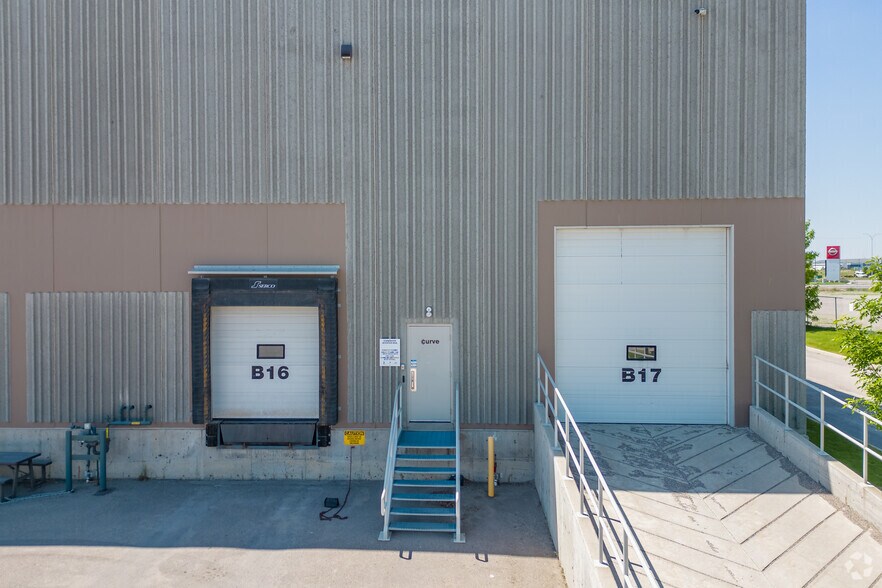 More Photos Of 10725 25th St NE, Calgary Warehouse For Lease