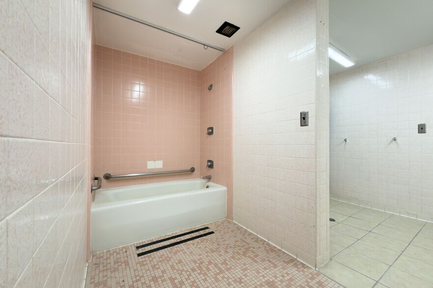 More Photos Of 6902 Chicago Rd, Warren Schools For Sale
