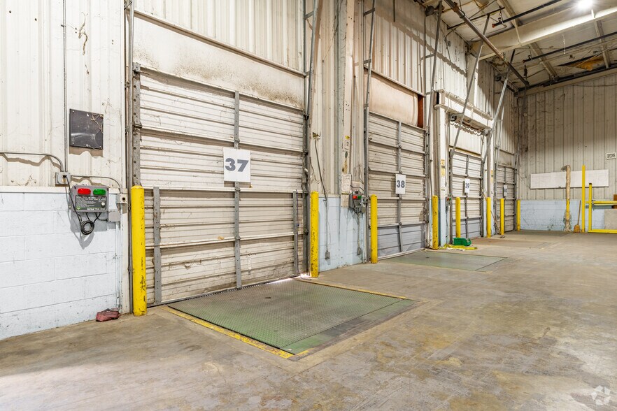 More Photos Of 1111 Hope St, Covington Distribution For Lease