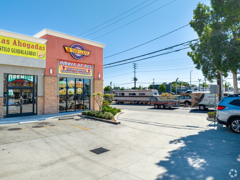 More Photos Of 10118 San Fernando Rd, Pacoima Unknown For Lease