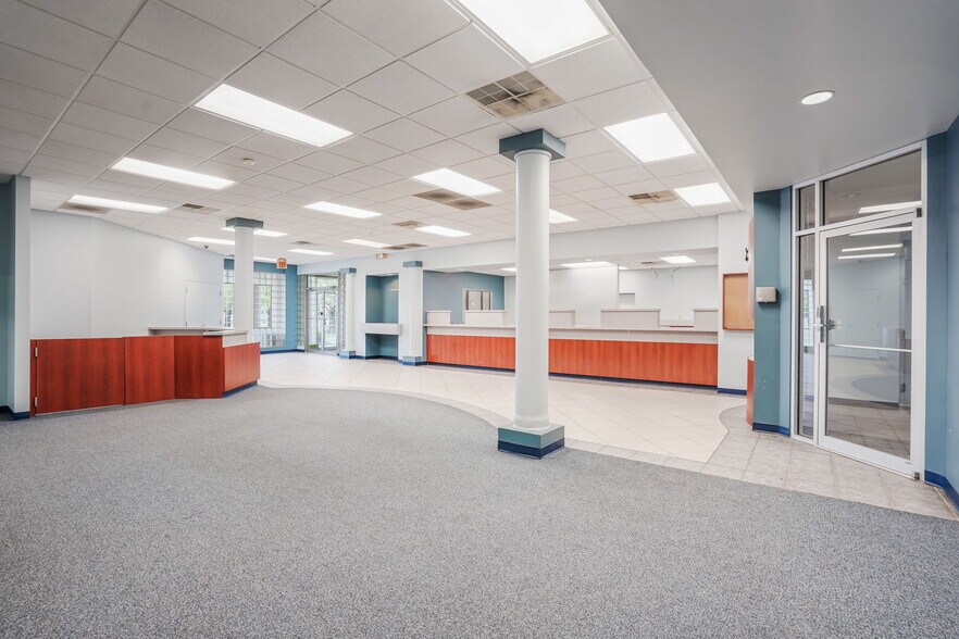 More Photos Of 4000 E Broad St, Whitehall Convenience Store For Sale