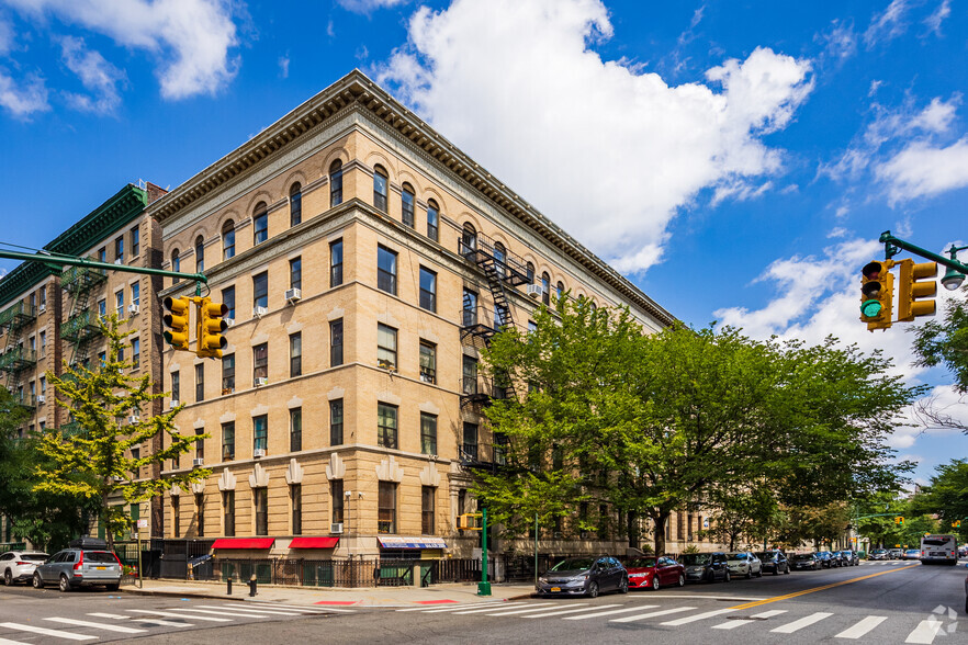 Primary Photo Of 411-421 Manhattan Ave, New York Apartments For Lease