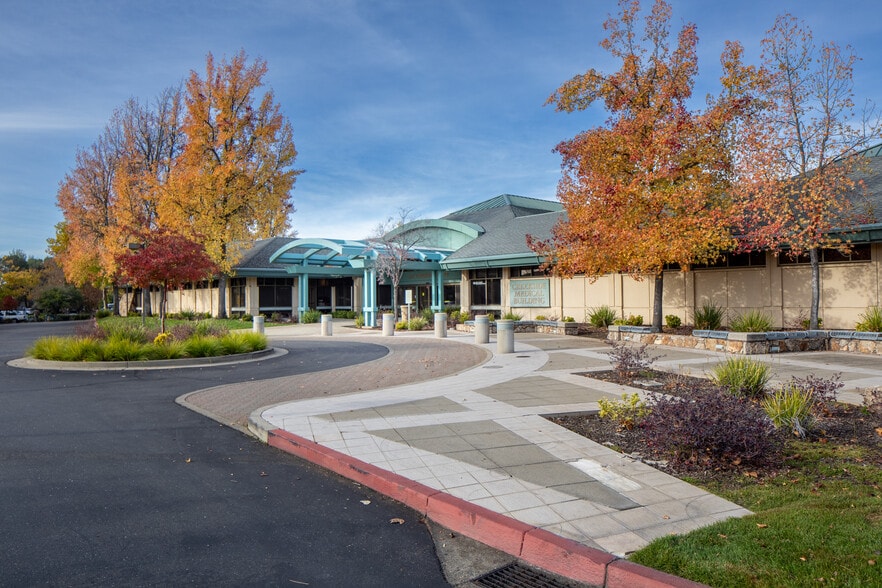 More Photos Of 1561 Creekside Dr, Folsom Medical For Lease
