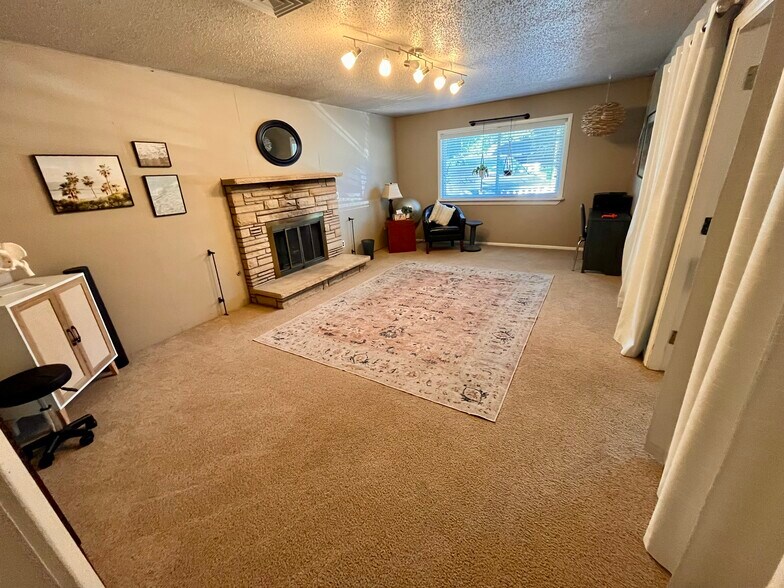 More Photos Of 921 E Prospect Rd, Fort Collins Flex For Sale