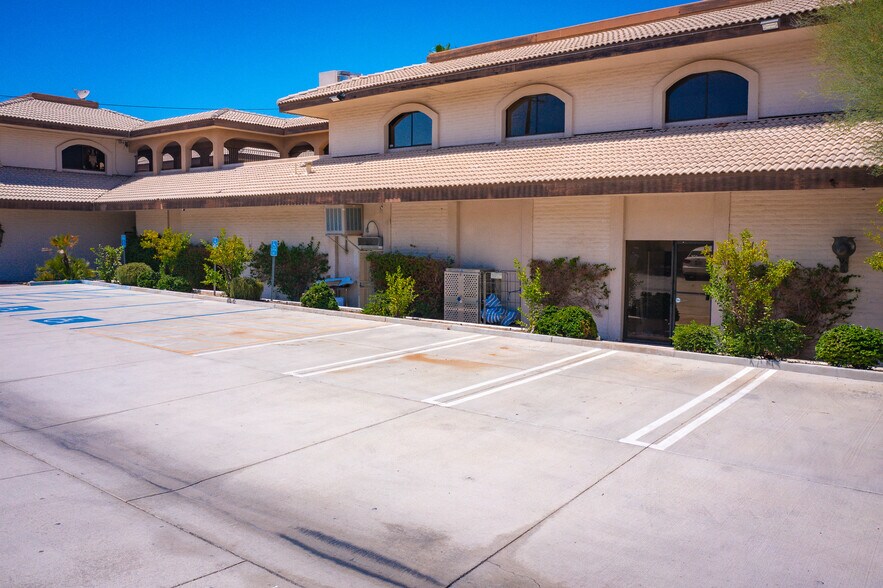 More Photos Of 73111 El Paseo Dr, Palm Desert Storefront Retail Office For Lease