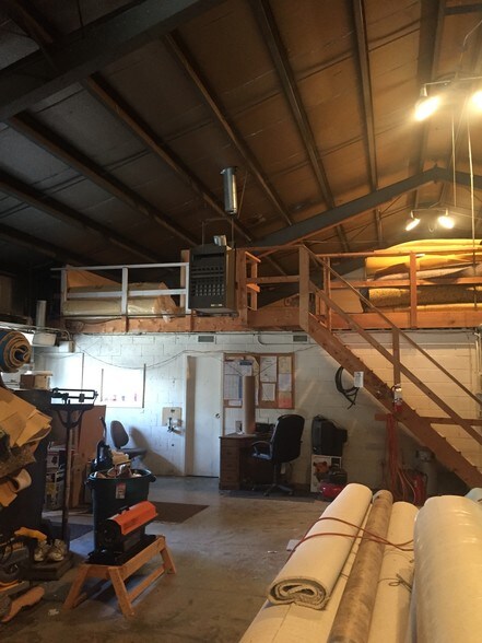 More Photos Of 28 S Main St, Voorheesville Warehouse For Lease