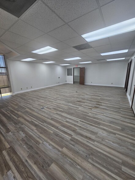 More Photos Of 14110 Transportation Ave, Laredo Distribution For Lease