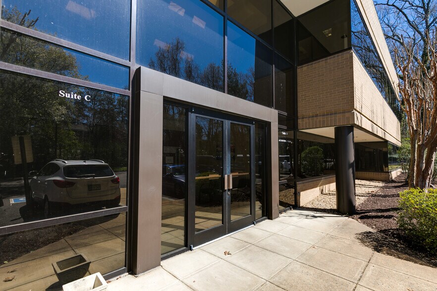 More Photos Of 8917 Fargo Rd, Richmond Office For Lease