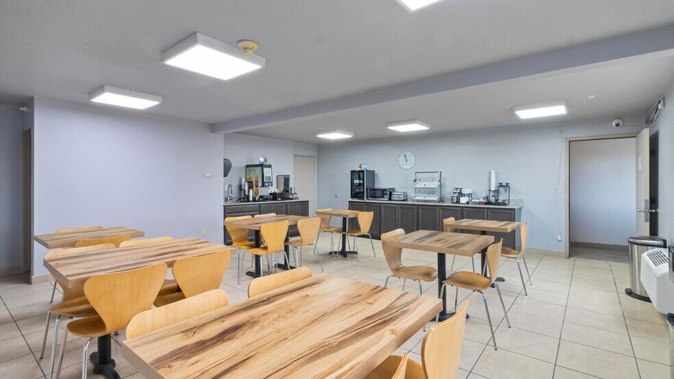 More Photos Of 1509 6th St, Wells Hotel For Sale