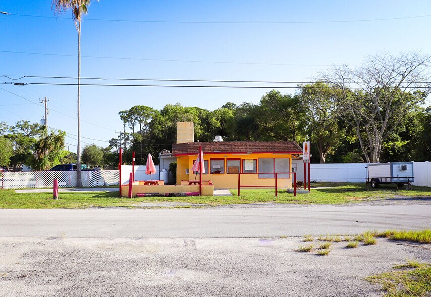 More Photos Of 4410 38th Ave, Vero Beach Multifamily For Sale