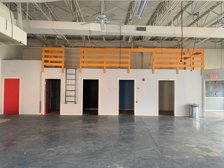 More Photos Of 140-A Water St, Norwalk Warehouse For Lease