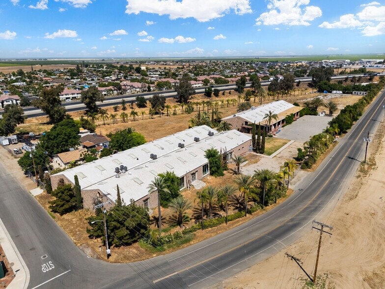 Primary Photo Of 1833 Glenwood St, Delano Specialty For Sale