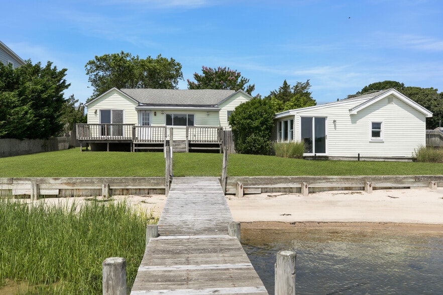 More Photos Of 35 Gardners Ln, Hampton Bays Apartments For Sale