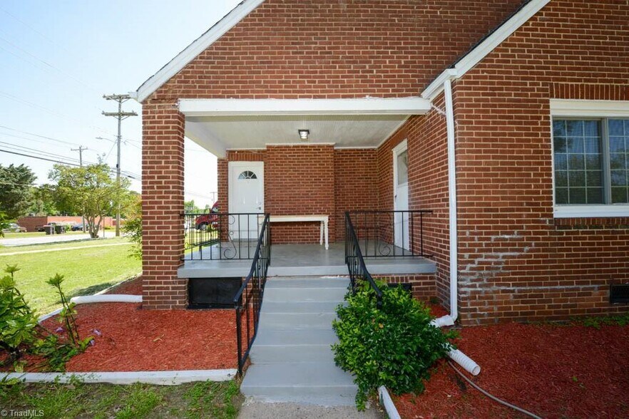 More Photos Of 2340 W English Rd, High Point Office For Sale