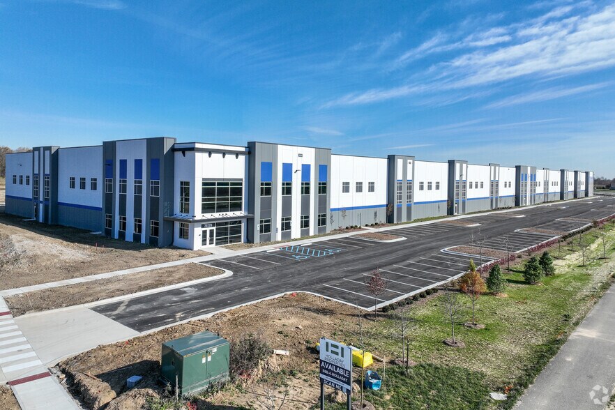 More Photos Of 20220 Fenside Crossing, Westfield Distribution For Lease