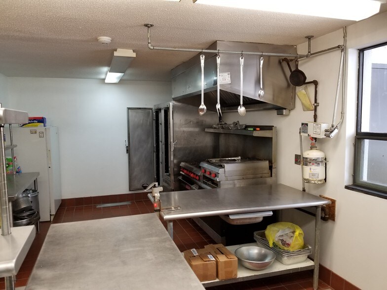 More Photos Of 450 W Todd St, Hamden Specialty For Sale