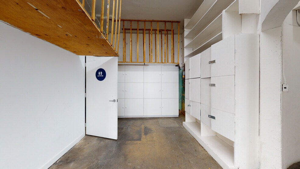 More Photos Of 13031 Montana Ave, Los Angeles Freestanding For Lease