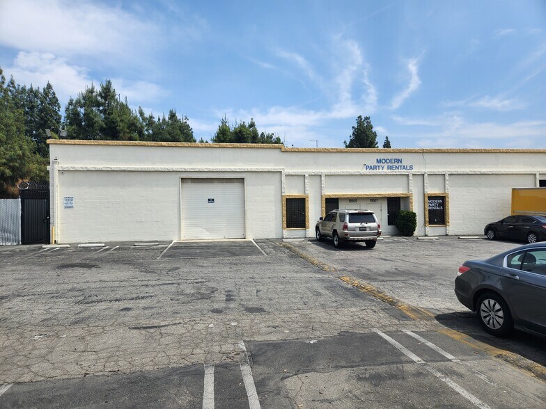 More Photos Of 19509-19529 Business Center Dr, Northridge Warehouse For Lease