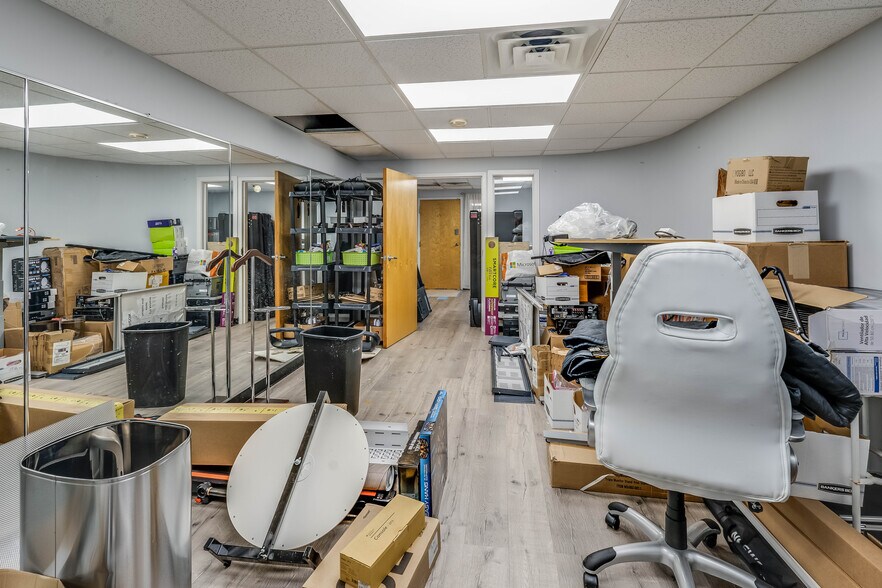 More Photos Of 1 Elm Sq, Andover Office Residential For Sale