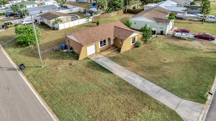 More Photos Of 6048 Florida Cir S, Apollo Beach Specialty For Sale
