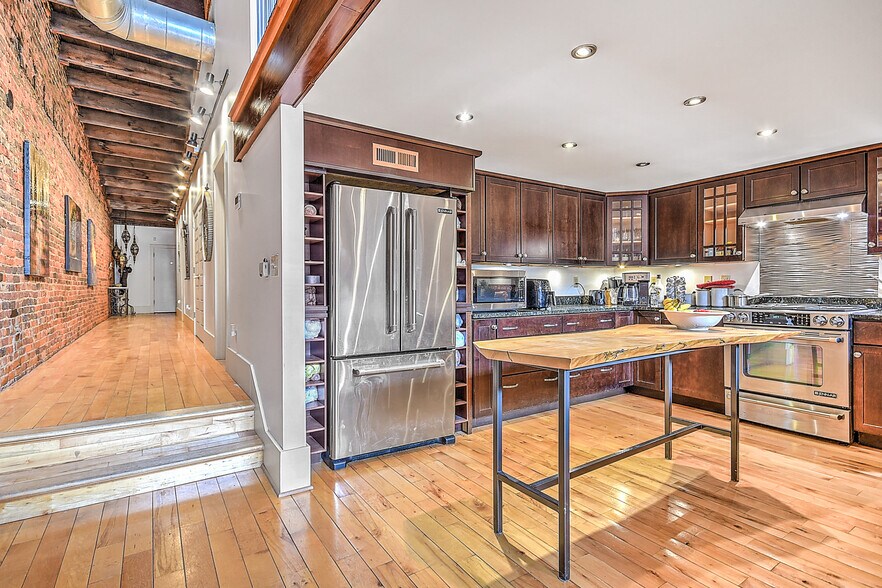 More Photos Of 529 State St, Bristol Storefront Retail Office For Sale