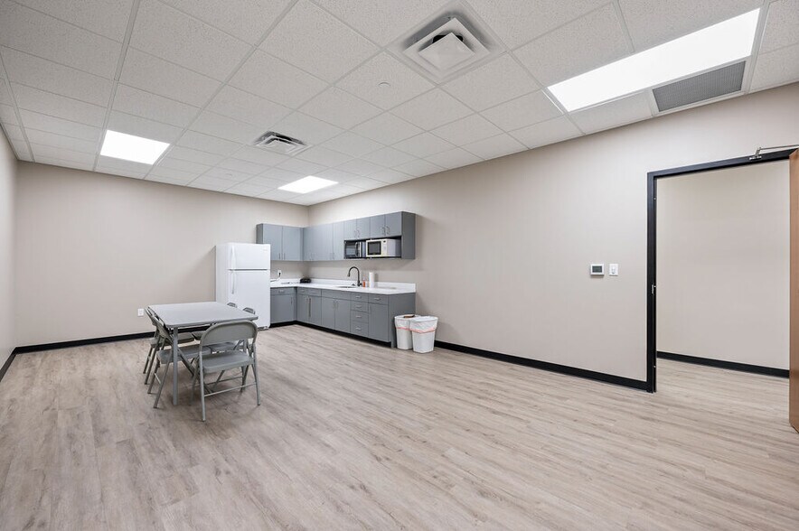 More Photos Of 4889 Alliance Dr, Mason Distribution For Sale