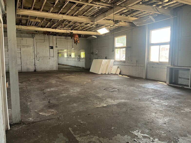 More Photos Of 27206 Groesbeck Hwy, Roseville Industrial For Sale