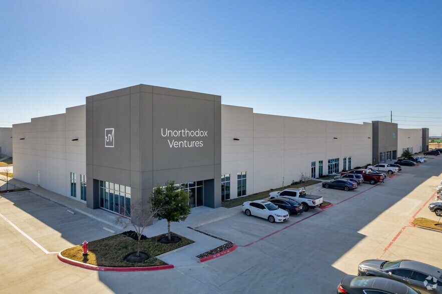 More Photos Of 5811 Trade Center Dr, Austin Warehouse For Lease