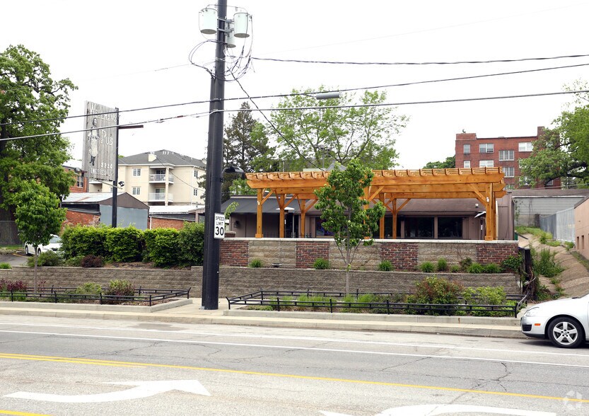 More Photos Of 2920 Ingersoll Ave, Des Moines Restaurant For Lease