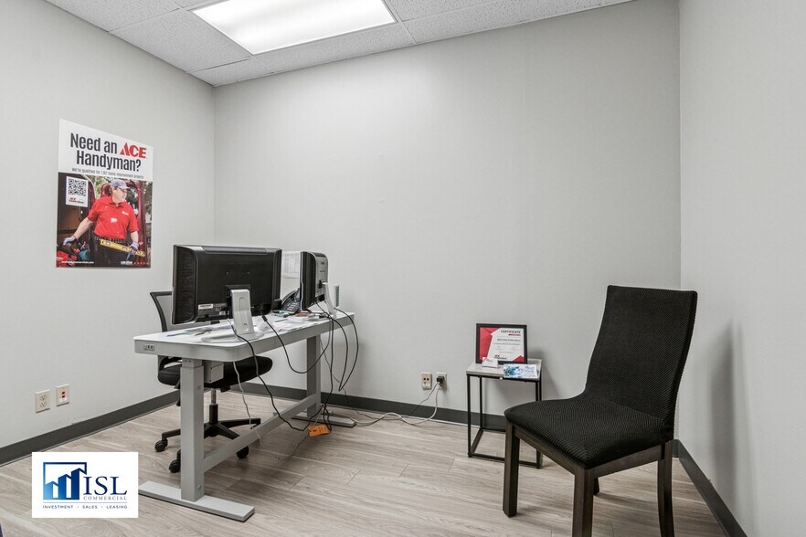 More Photos Of 1611 N Interstate 35E, Carrollton Research And Development For Lease