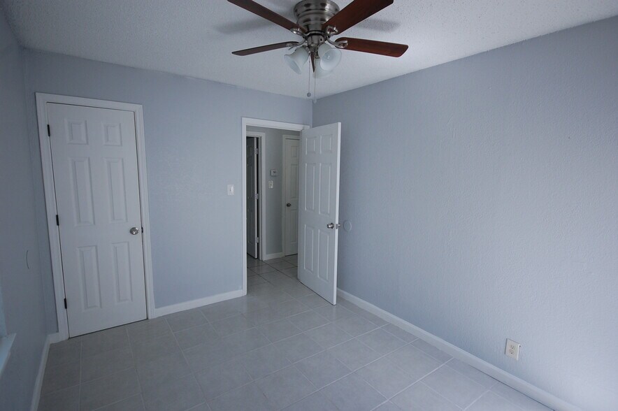 More Photos Of 7419 Long Point Rd, Houston Specialty For Sale