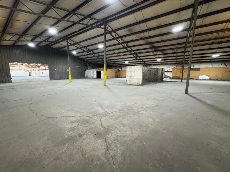 More Photos Of 257 Grove Ct, Thomasville Warehouse For Lease