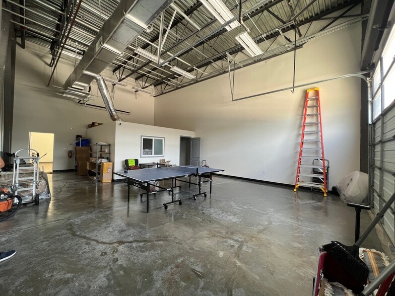 More Photos Of 4227 S Main St, Stafford Light Manufacturing For Lease