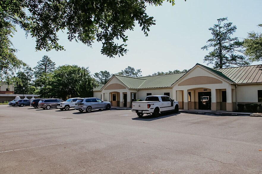 More Photos Of 670 SW Broad St, Southern Pines Office For Lease