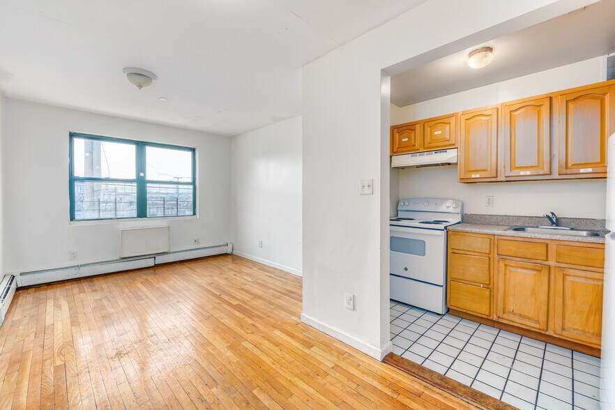 More Photos Of 311 Beach 53rd St, Far Rockaway Apartments For Sale