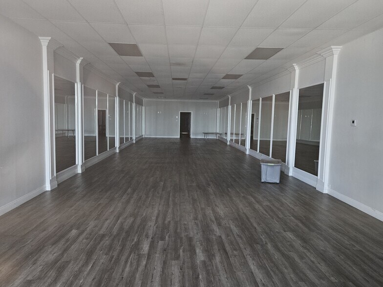 More Photos Of 1471-1651 W Whittier Blvd, La Habra Unknown For Lease