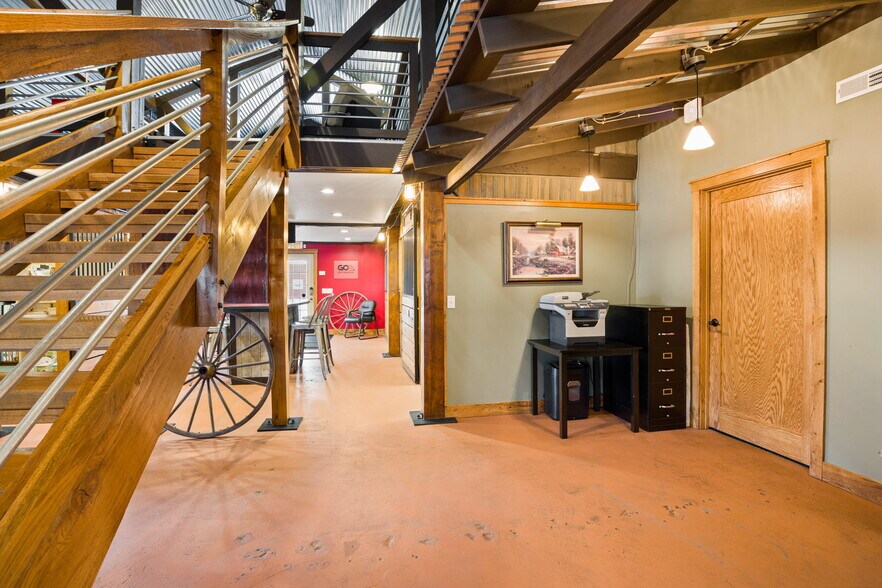 More Photos Of 62 Hamel Rd, Hamel Office For Lease