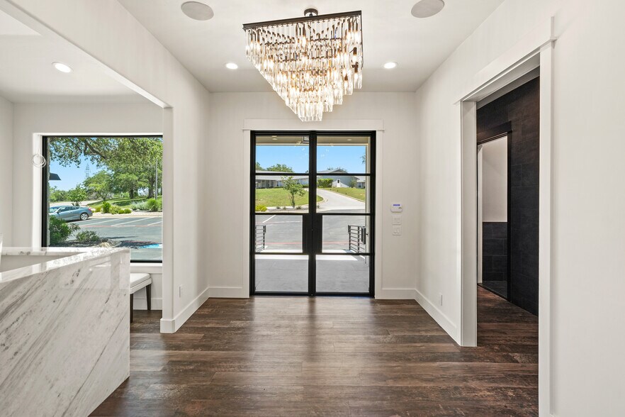 More Photos Of 602 Steve Hawkins Pky, Marble Falls Storefront Retail Office For Lease