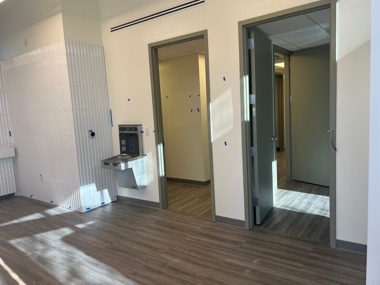 More Photos Of 6301 Northern Pass Dr, El Paso Office For Sale