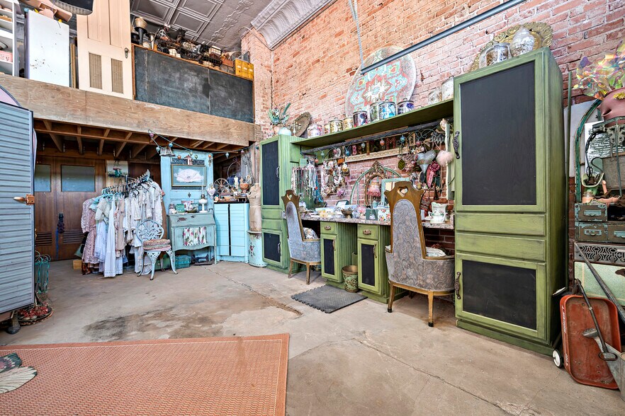 More Photos Of 103 S 6th St, Brownfield Restaurant For Sale