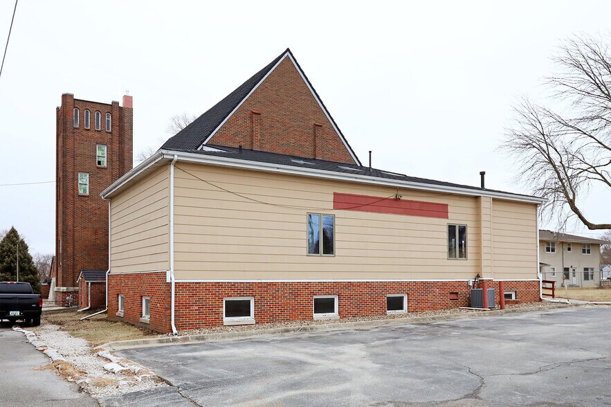Primary Photo Of 302 S 2nd St, Polk City Lodge Meeting Hall For Sale