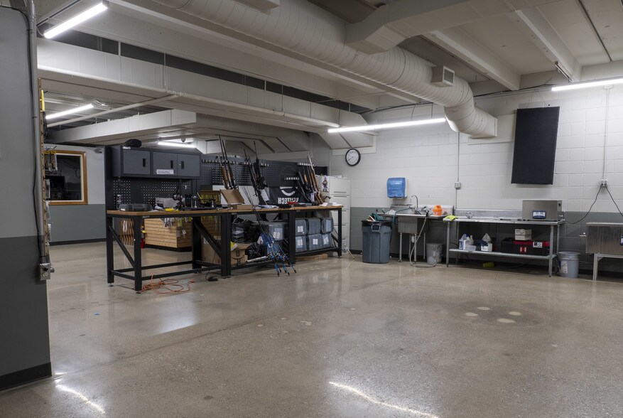 More Photos Of 13400 O St, Lincoln Manufacturing For Sale