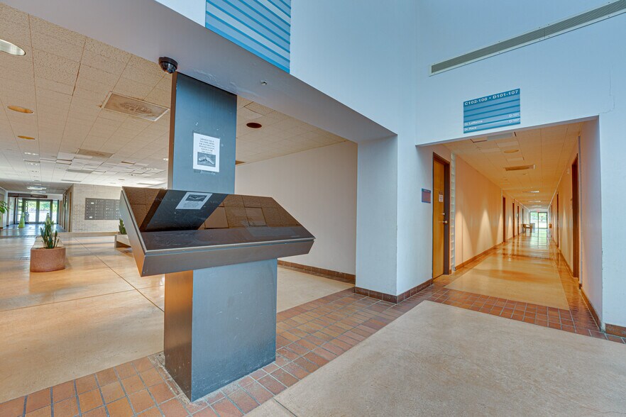 More Photos Of 2909 S Hampton Rd, Dallas Medical For Sale