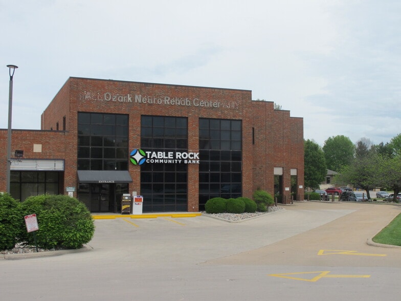 More Photos Of 3510-3550 S National Ave, Springfield Unknown For Lease